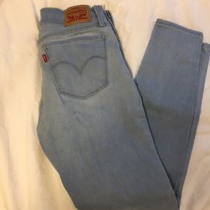 Super skinny light wash Levi’s- size 28